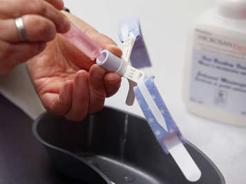 Lubricating the cannula
