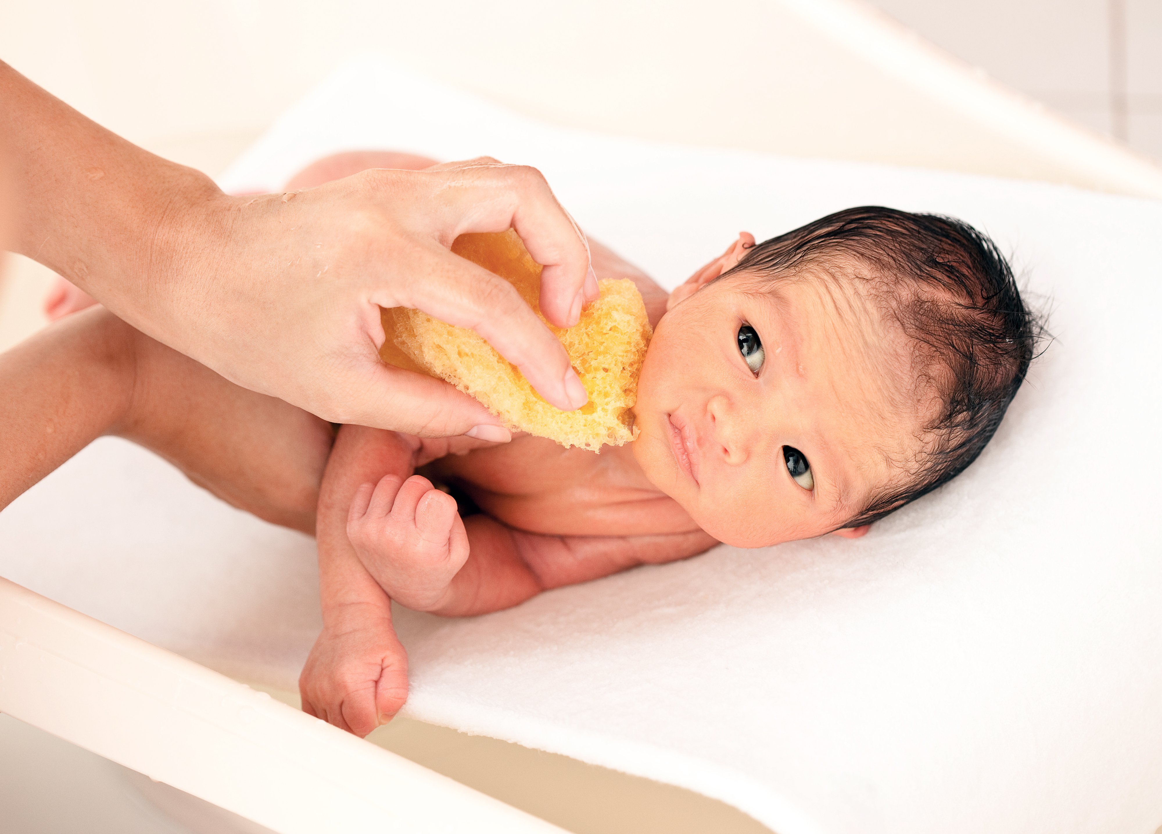How to sponge bath baby hotsell